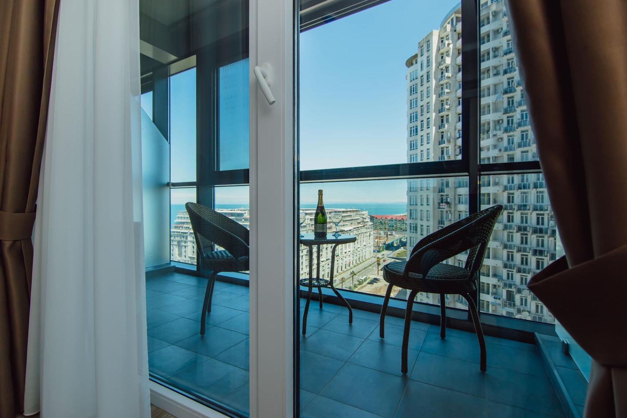 Your Sunshine Apartments Батумі Екстер'єр фото